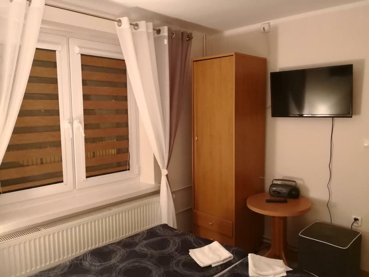 Pokoje Wakacyjne - Wizygran Leba Exteriér fotografie